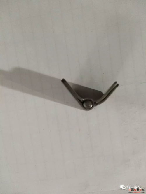 連續(xù)模中兩層疊料帶料的工藝方法